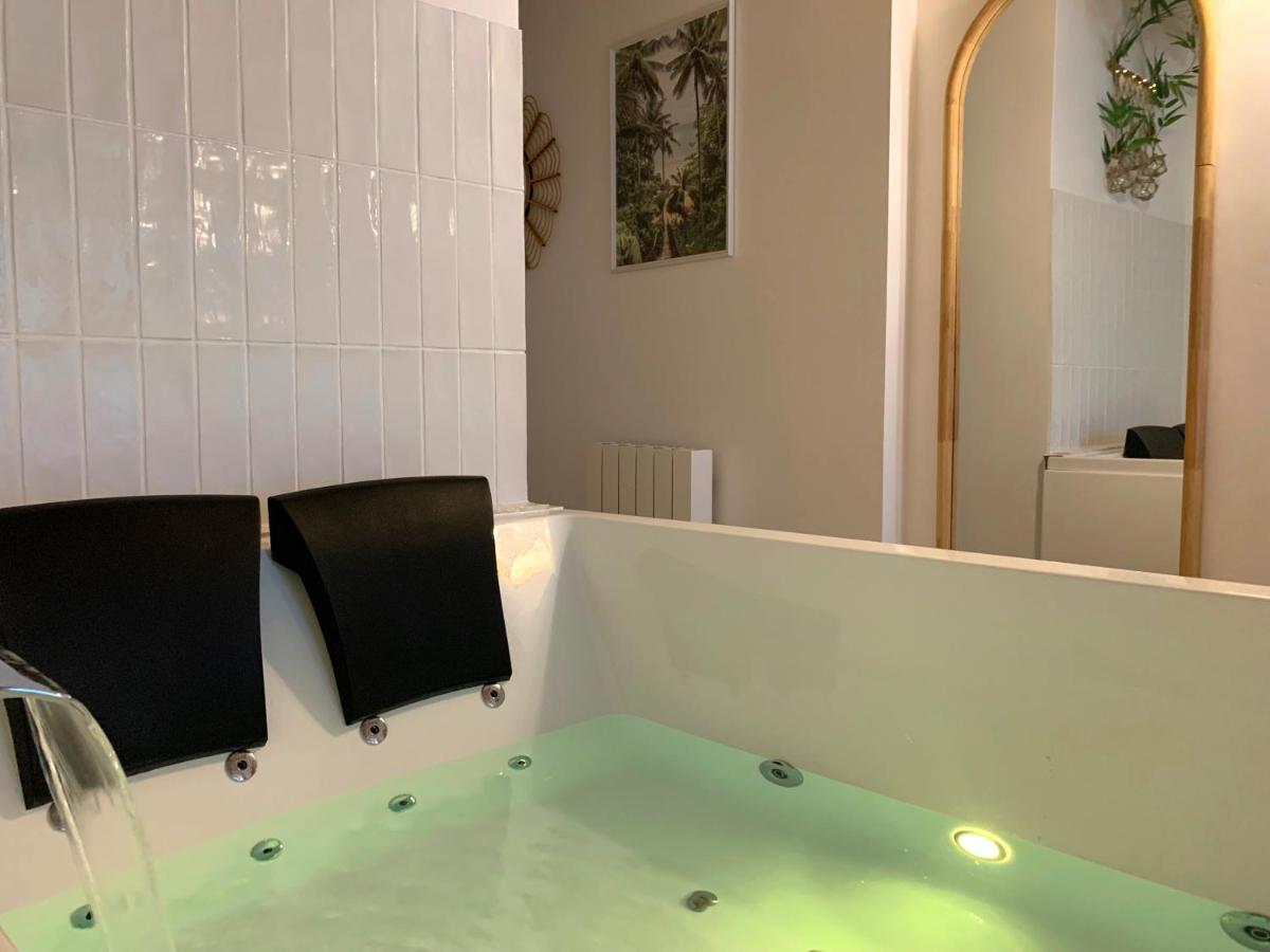Bali Serenity Balneo Et Lit Rond Lagnieu Esterno foto