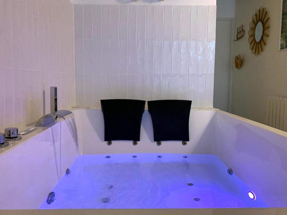 Bali Serenity Balneo Et Lit Rond Lagnieu Esterno foto