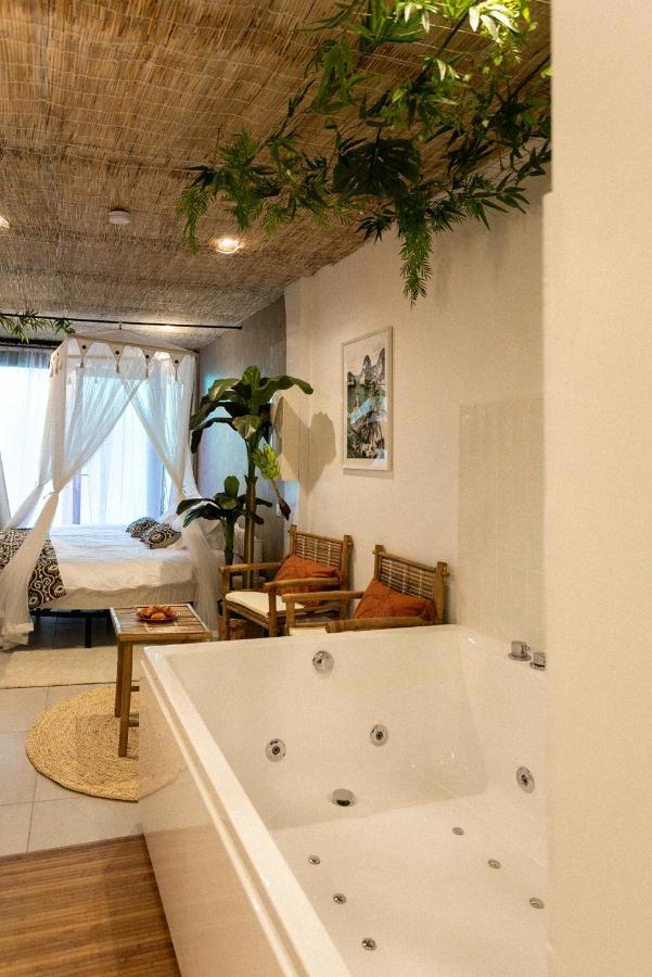 Bali Serenity Balneo Et Lit Rond Lagnieu Esterno foto