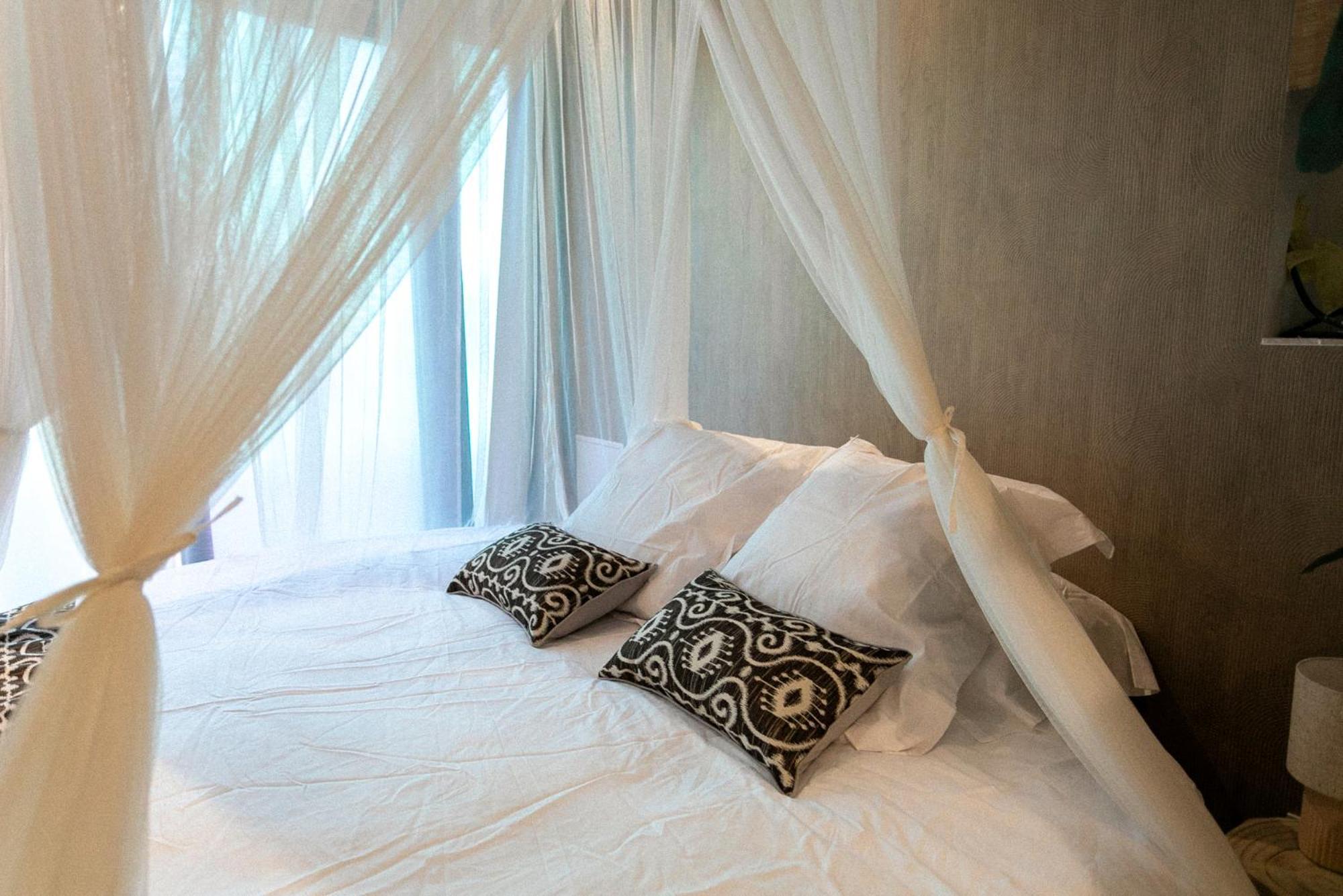 Bali Serenity Balneo Et Lit Rond Lagnieu Esterno foto